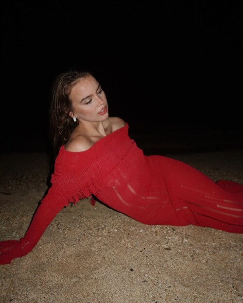 10001605258e354cb180df1f74