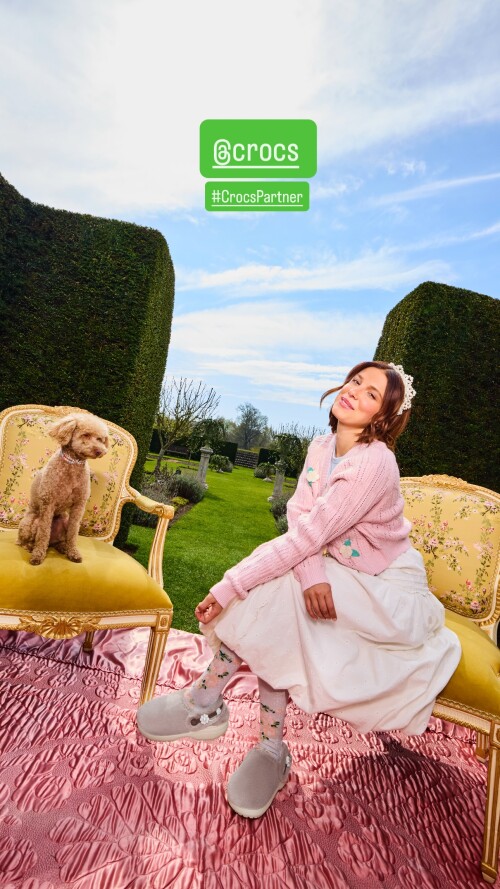 10001615893d800ee359fada17