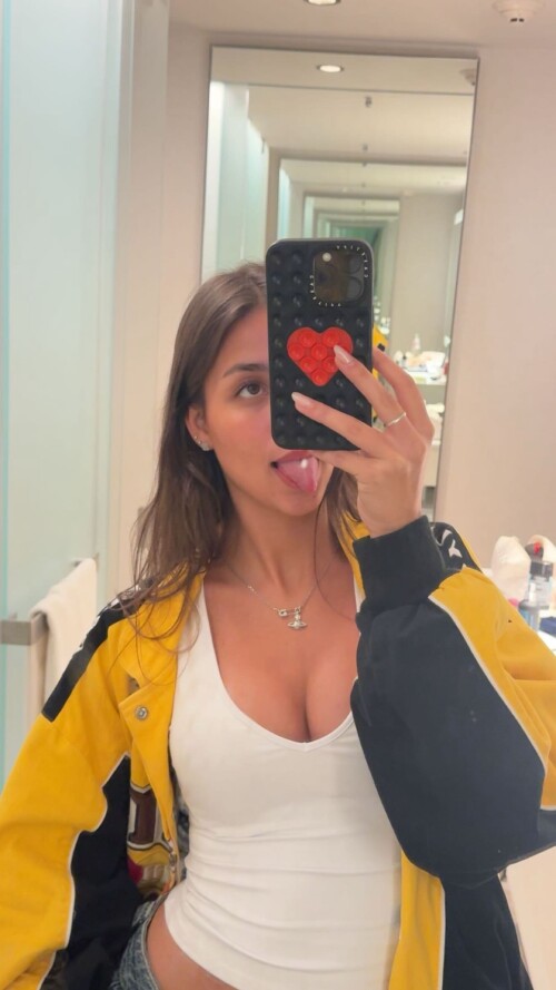 1000162213c7548a7910885e51