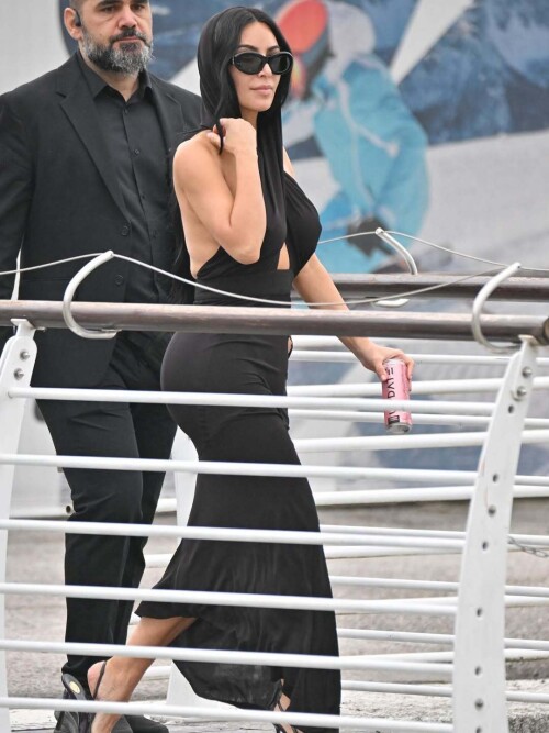 1000164328676f09018dcb7464