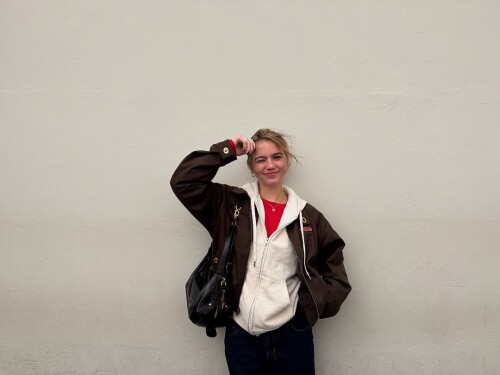 1000166955fd2cc38b375bc144