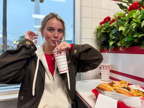 10001669560a28fe633bd38748