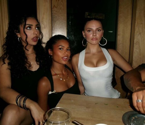 100016766549f41395732b63b5