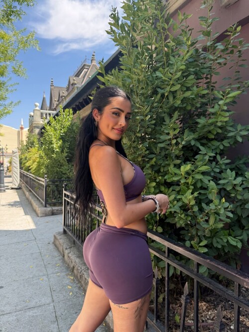 10001777760a4c70d565686395