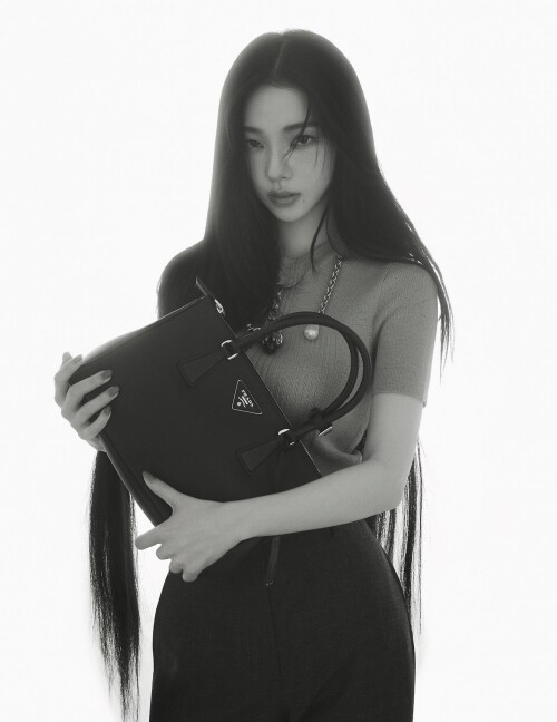 10001791737faeee613ade4212