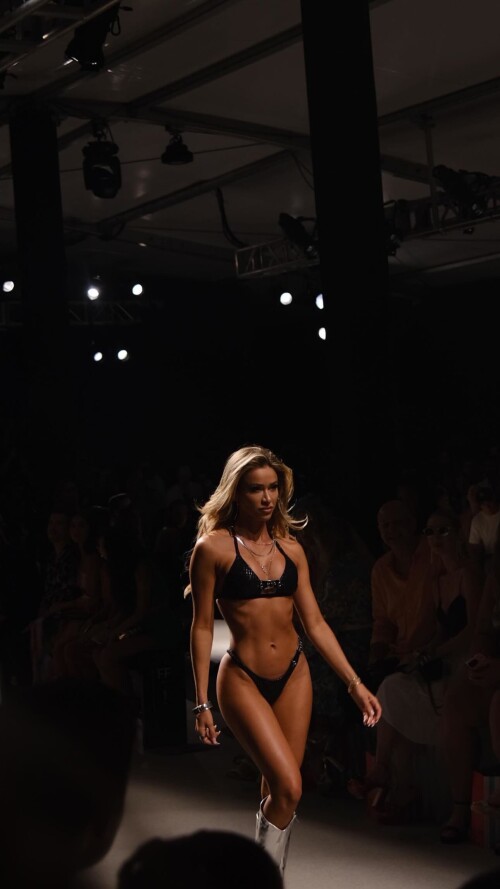 10001833561d463bf1fb9de3a1