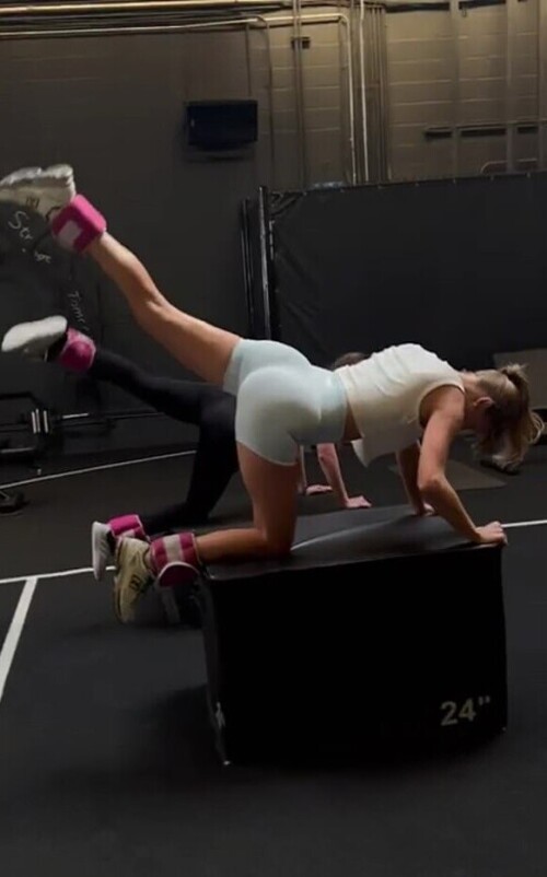 10001944460a7550f786d3cbf0