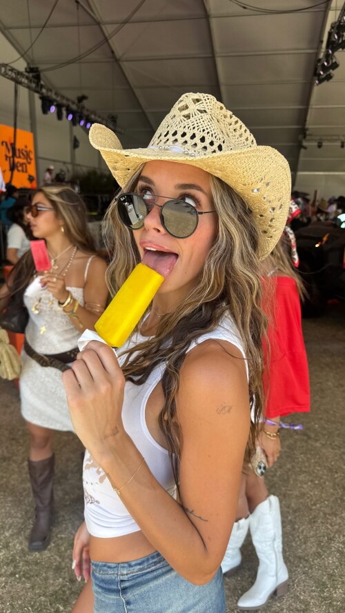 10002124009fd7fe68e76b2025