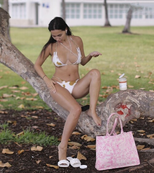 100022240987b58a44ea0a6e18