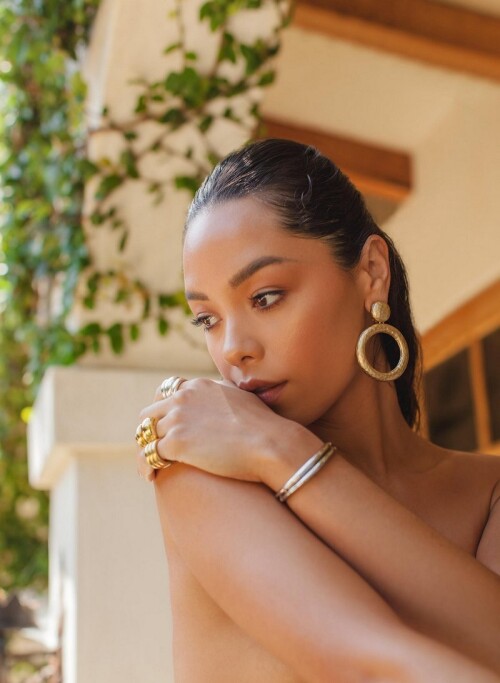 1000238989abad7a8b44d93f4d