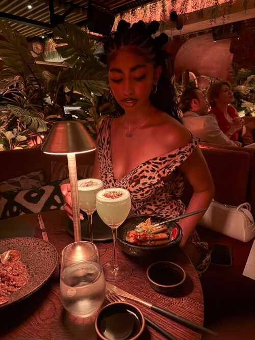 1000240597caa3c2425cc6a805