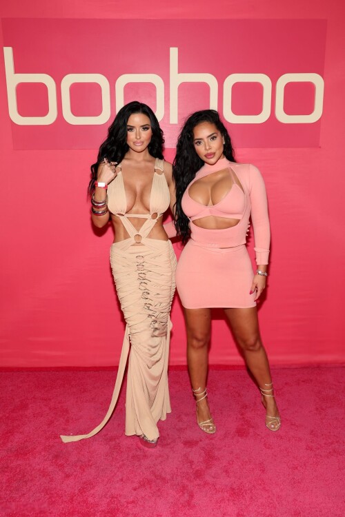 1000263126c64ad9dd2677406f