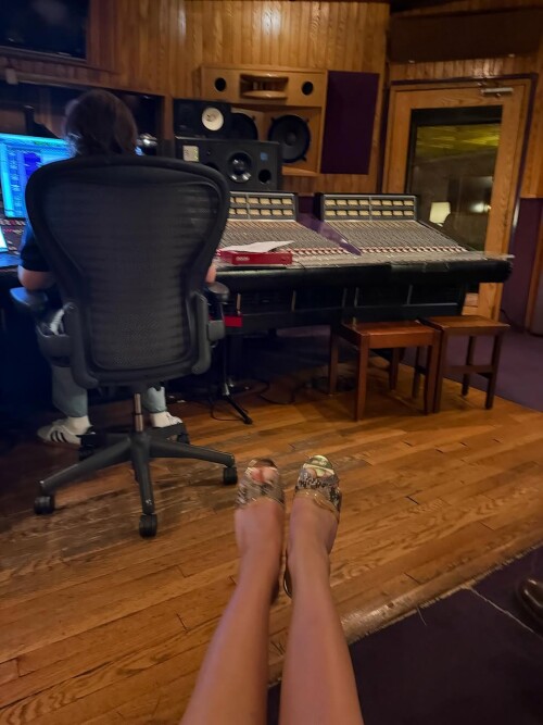 1000284970f4e4537847f50151