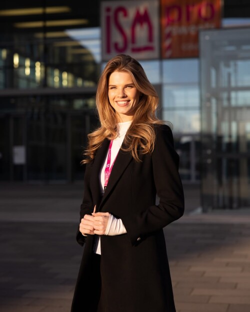 1000289475ce9defe7b9156b18