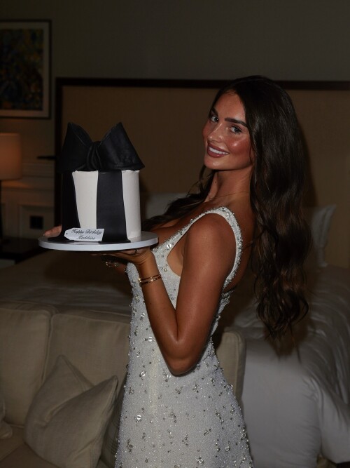 1000293070caaf46797f8a88bd