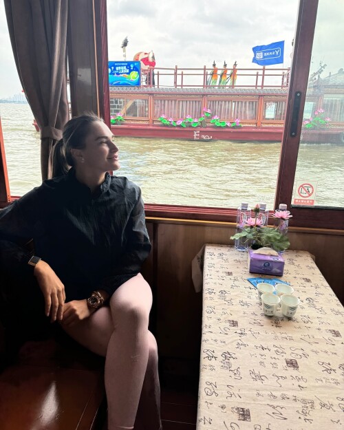 10002932547f24de156f05673f