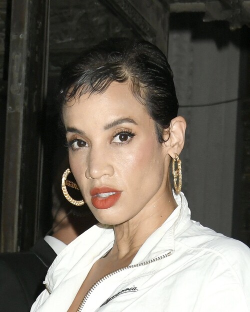 10002952677f7a41acf51b44c5