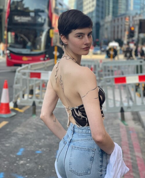 1000302318b3bed552bff810c6