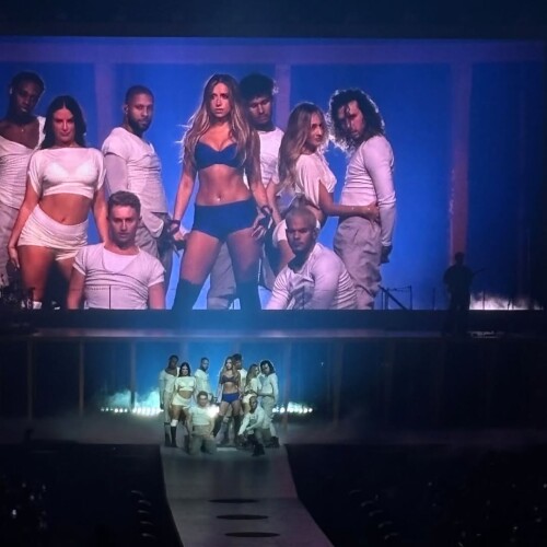 1000305322daec4b90b7991871