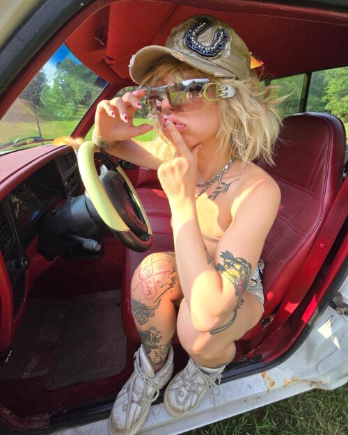 10003127902a72cfbcda574468