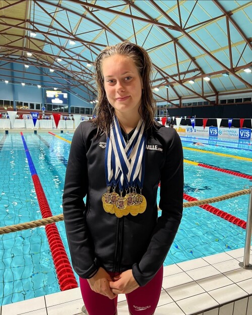 100032490716a700bf8d4b44fd