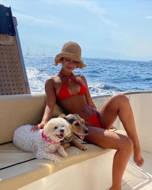 1000333677a3fb6f9873269bb0