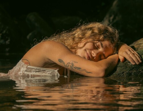 10003337149968a7b25b9e5b72