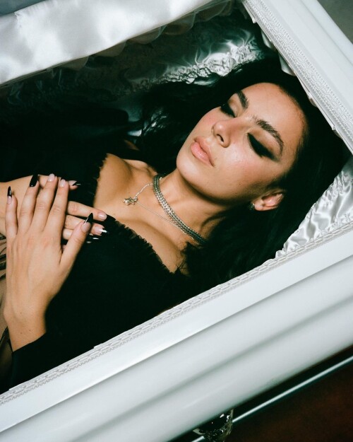 1000354942571b42ce1b40a759