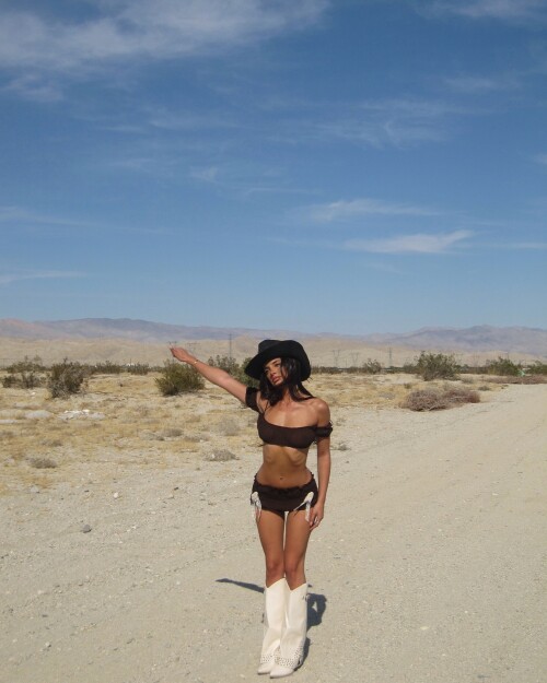 1000412745bbb5dcd2cfddfb98