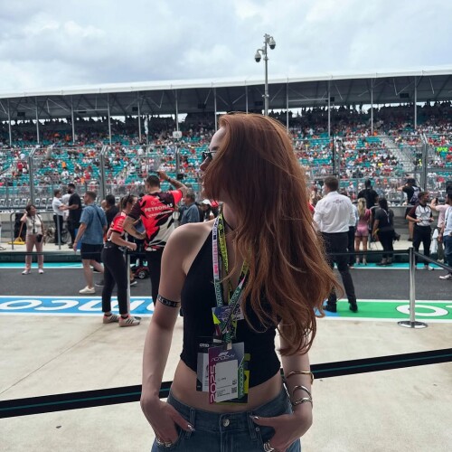 10004327082cb5ed5e93e7af19