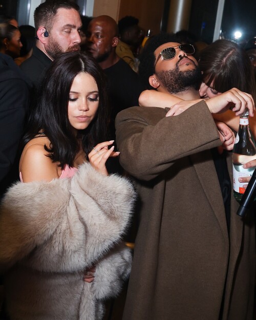 1000446452645cd60a79bc9323