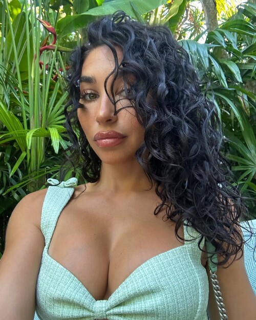 100045616471b4a57609342313