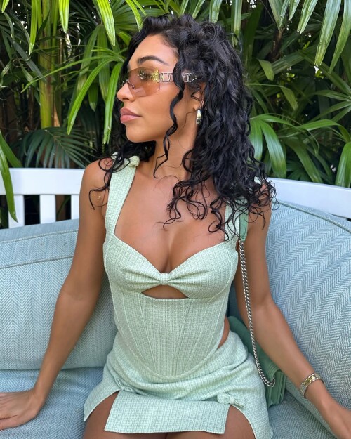 10004561674d3d2d25ca245908