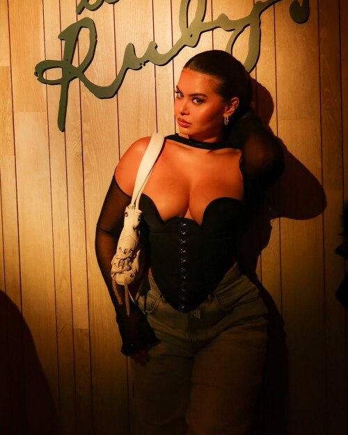 1000469469481ae95c870f9e41