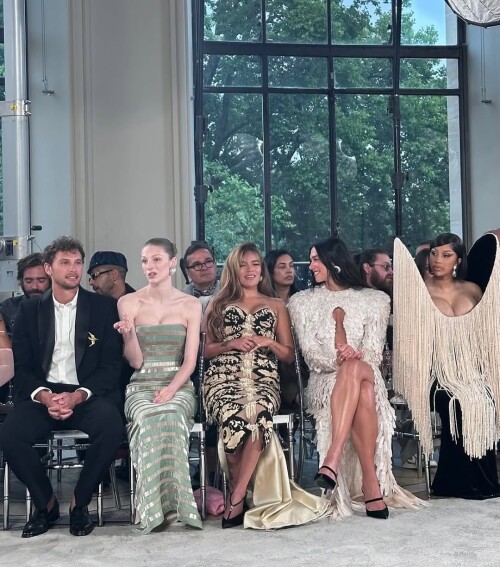 1000488418bf57f5504b079697