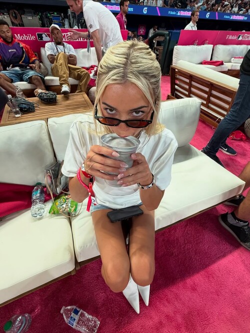 100050856821dde6f7d9fdd034