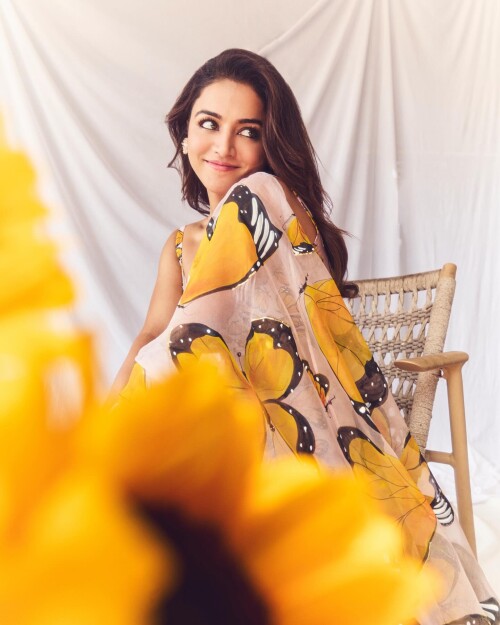 1000994068c64aaccd5f5ae327