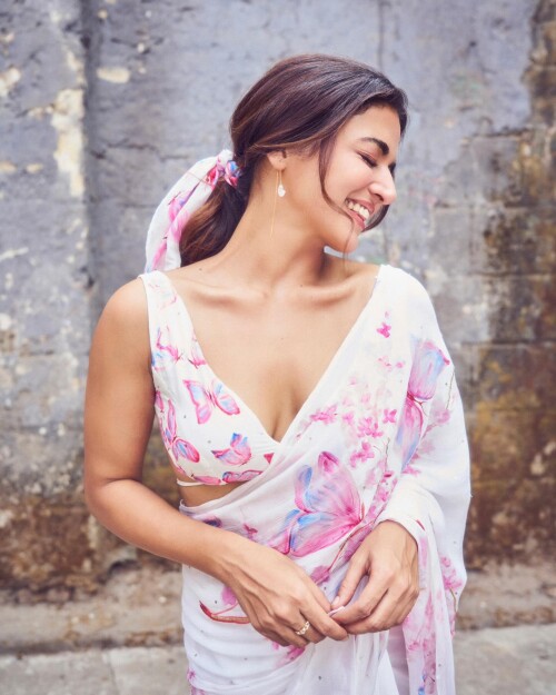 1000994078a21bda72e9bf9083