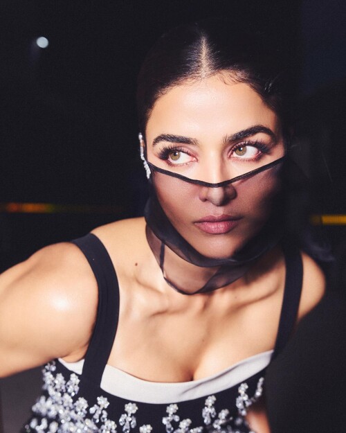 1000994083925695112771e825