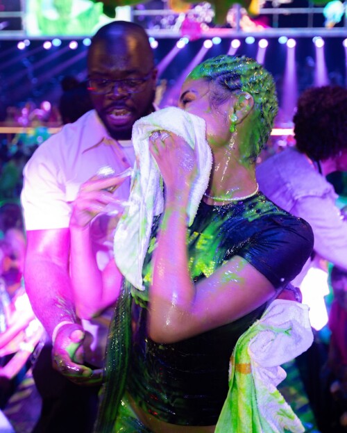 1001069403fb9eeca3c3a76ad1