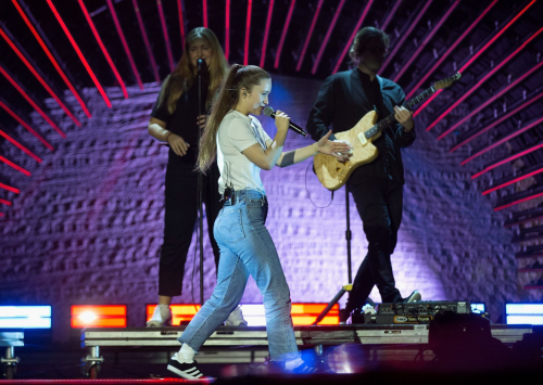 1052703792c1a3546cc585f941