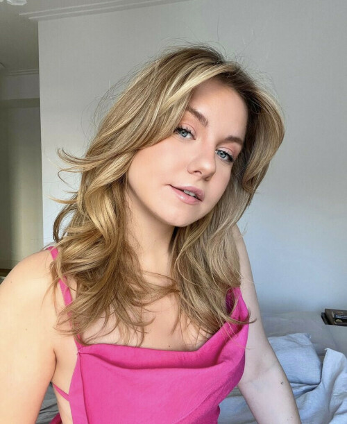 10ABC29A 9504 4210 B922 BDF2DD8CF437