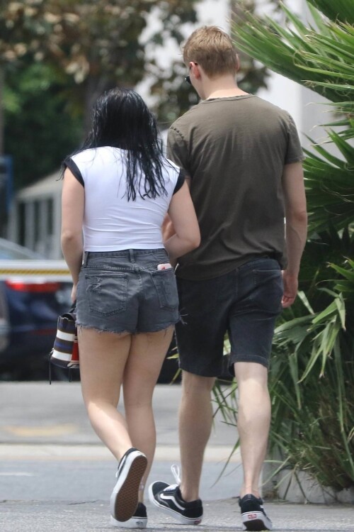 11 2p5fEGZ6369eebda76be83c