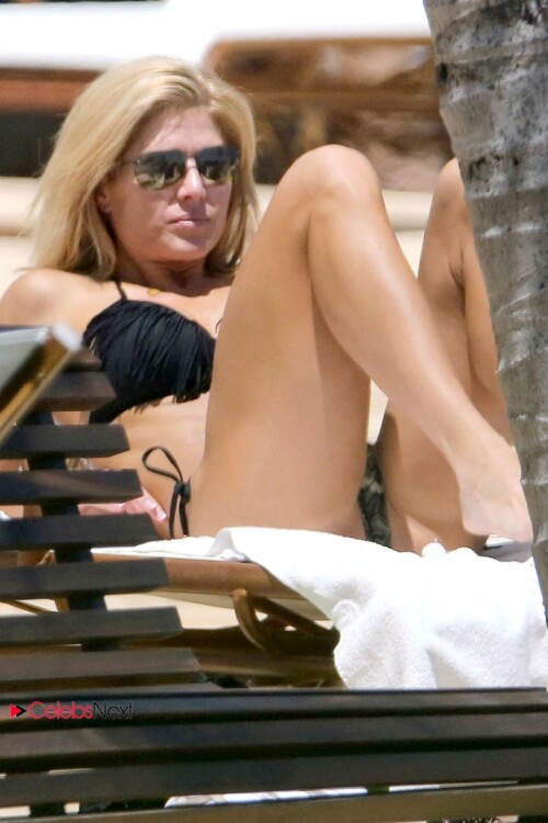 119c3 torriewilsonbikiniphotosinmiamiatpoolsidecelebsnext0005