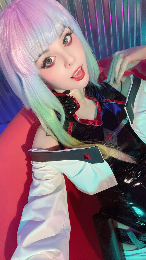 11 2022 10 Lucy Edgerunners Selfies 2354ef6aa1ebd93335bc69c14680da7bec