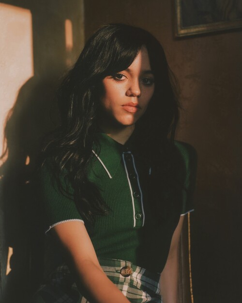 11fa317b 4e17 4e7c bdb4 6f302b88e8b6 pm nylon jennaortega 6 1 Copya373708d1818547e