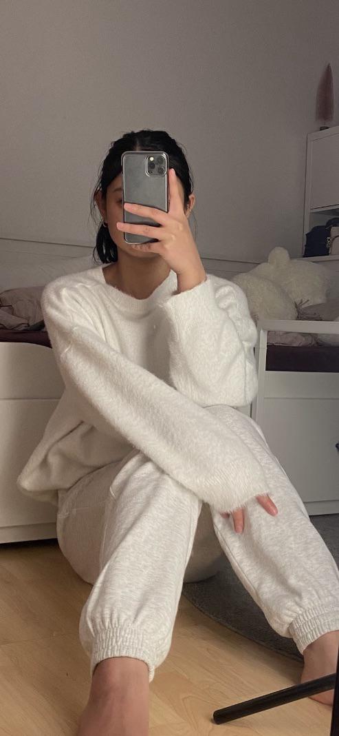 11qr4t0-Cozy_outfit_after_a_long_day__-ha14vkpb4nna1a80ff73600de6b55.jpeg