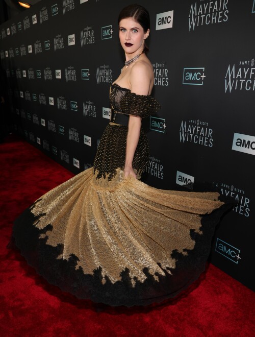 1207 MayfairWitchesPremiere 5 