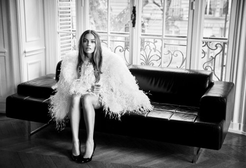 1222 Margot Robbie embed03