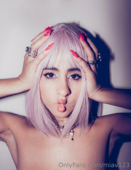 1232x1600 8cff44be4409e93041a7c369fdda6594